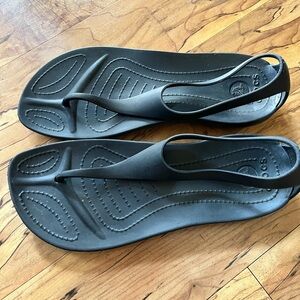 Crocs Serena Sexi Flip Flop Size 7 Heel Strap Thong Black Rubber Sandals EUC